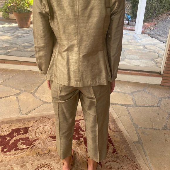 St. John Sport 100% silk olive cream pants and jacket set - Picture 4 of 5